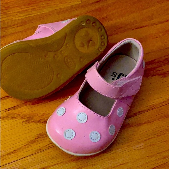 PJS pink polka dot Mary Janes for infant / toddler - Picture 1 of 3